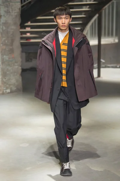 Look 43